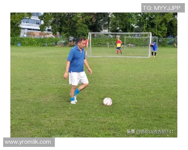 踢足球拍足球的乐趣与技巧分享让你在球场上尽情展现自我